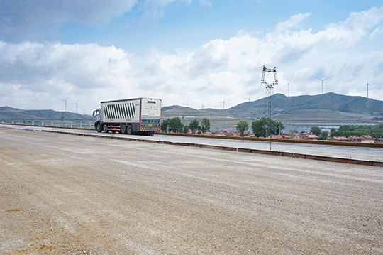 产品聚焦 ▏九州陆达牌水泥净浆洒布车助力山西高速建设