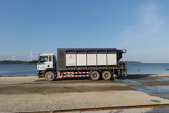 产品聚焦 ▏一路美景，九州陆达牌水泥净浆洒布车助力海南环岛旅游公路建设